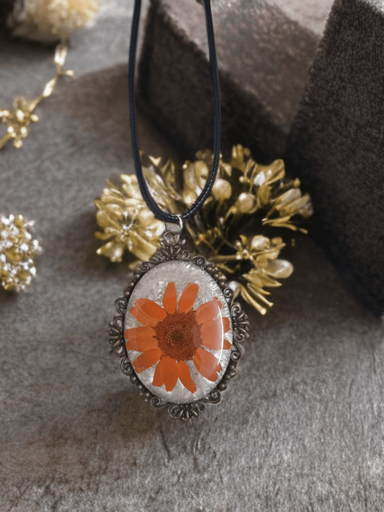Amber Daisy Vintage Pendant Necklace - The Artssy Potion