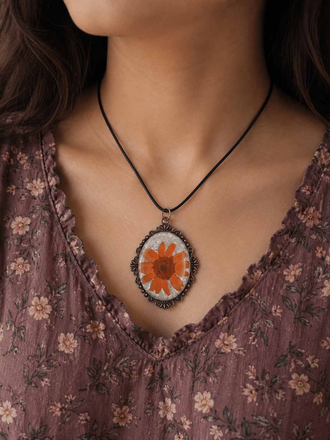 Amber Daisy Vintage Pendant Necklace - The Artssy Potion