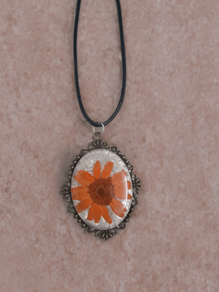 Amber Daisy Vintage Pendant Necklace - The Artssy Potion