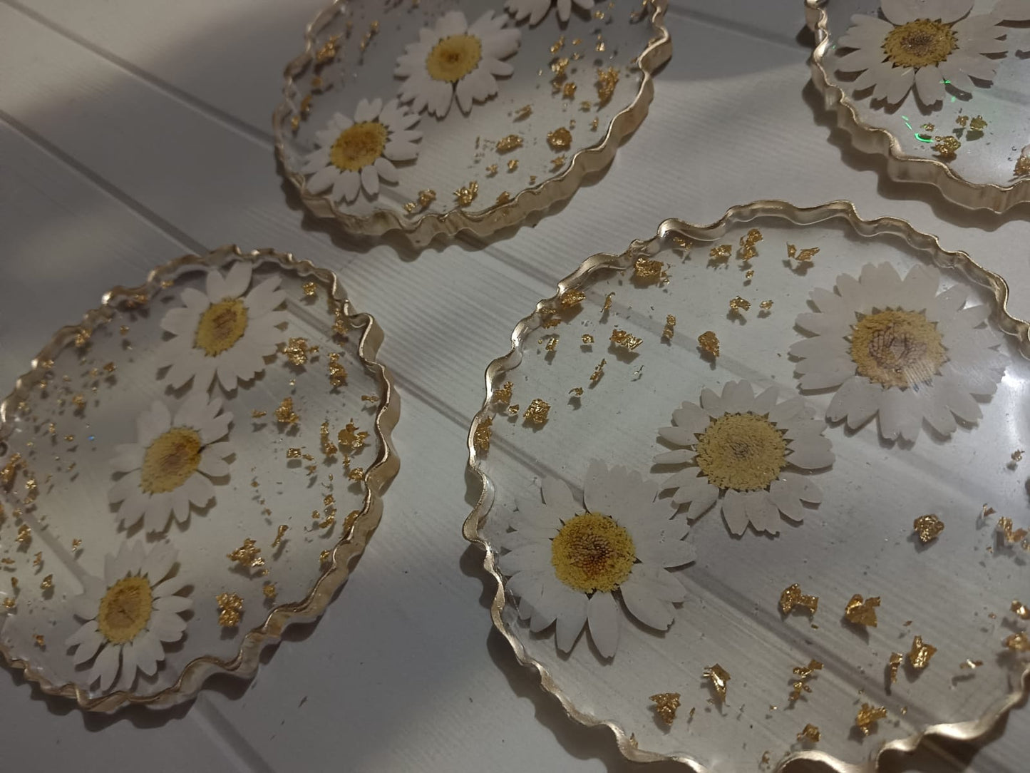 Daisy Bloom Resin coaster set | Handmade | Nature inspired collection | Crystal clear Resin coasters - The Artssy Potion