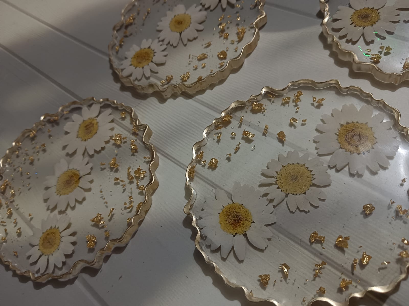 Daisy Bloom Resin coaster set | Handmade | Nature inspired collection | Crystal clear Resin coasters - The Artssy Potion