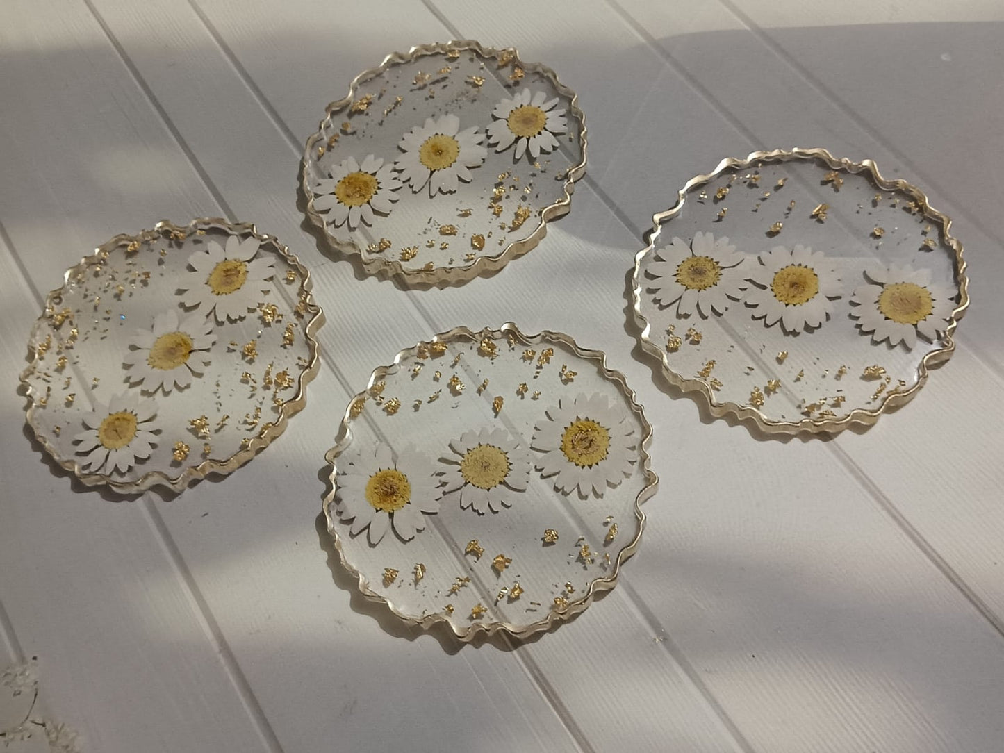 Daisy Bloom Resin coaster set | Handmade | Nature inspired collection | Crystal clear Resin coasters - The Artssy Potion