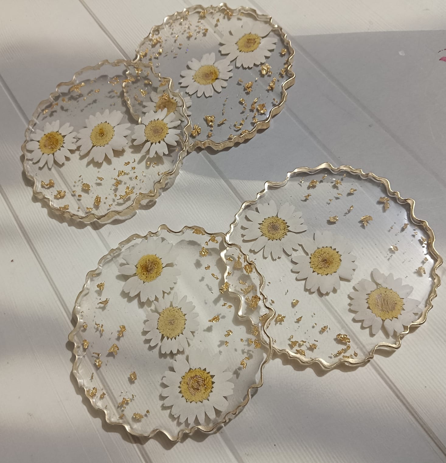 Daisy Bloom Resin coaster set | Handmade | Nature inspired collection | Crystal clear Resin coasters - The Artssy Potion