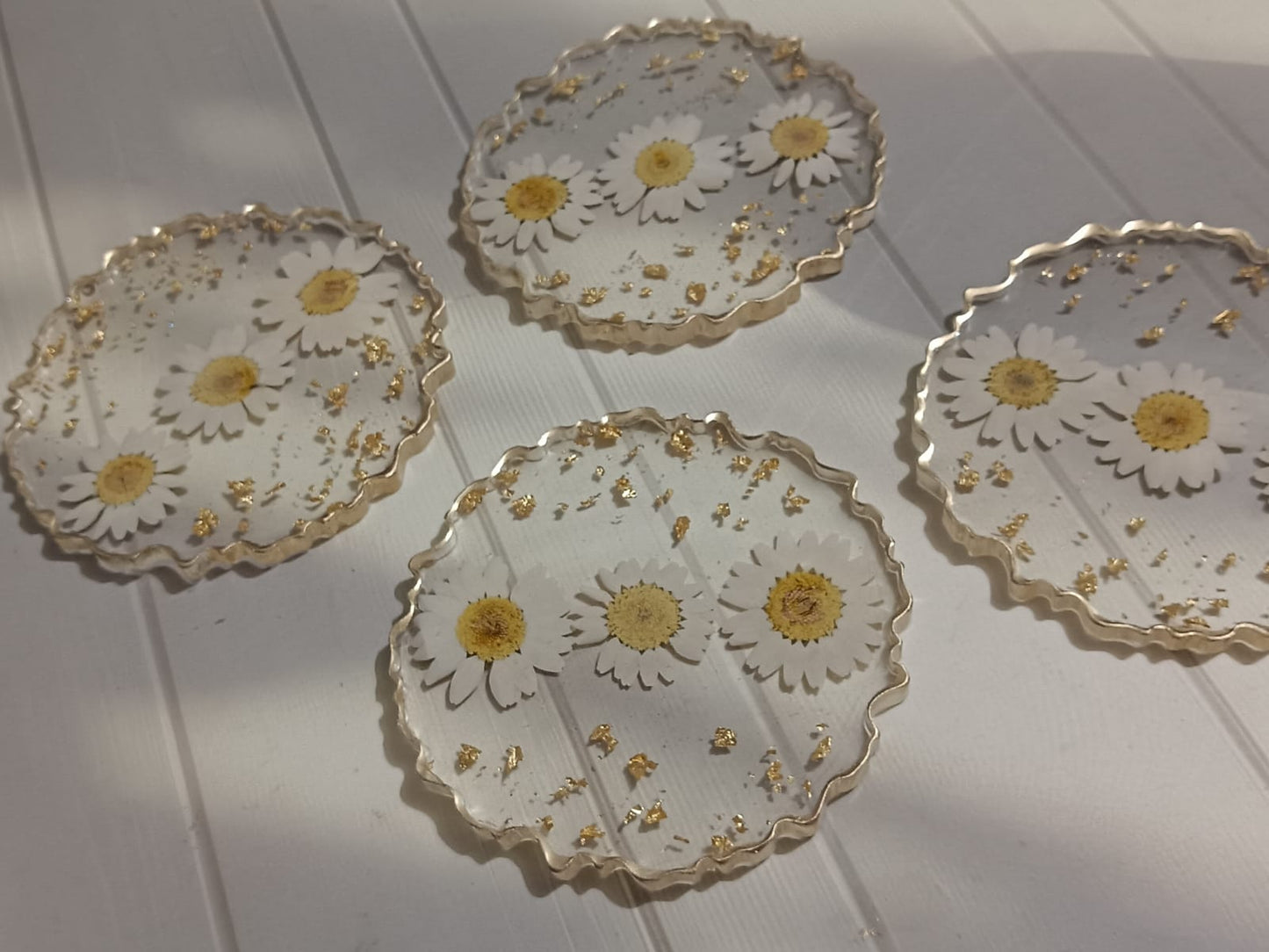 Daisy Bloom Resin coaster set | Handmade | Nature inspired collection | Crystal clear Resin coasters - The Artssy Potion