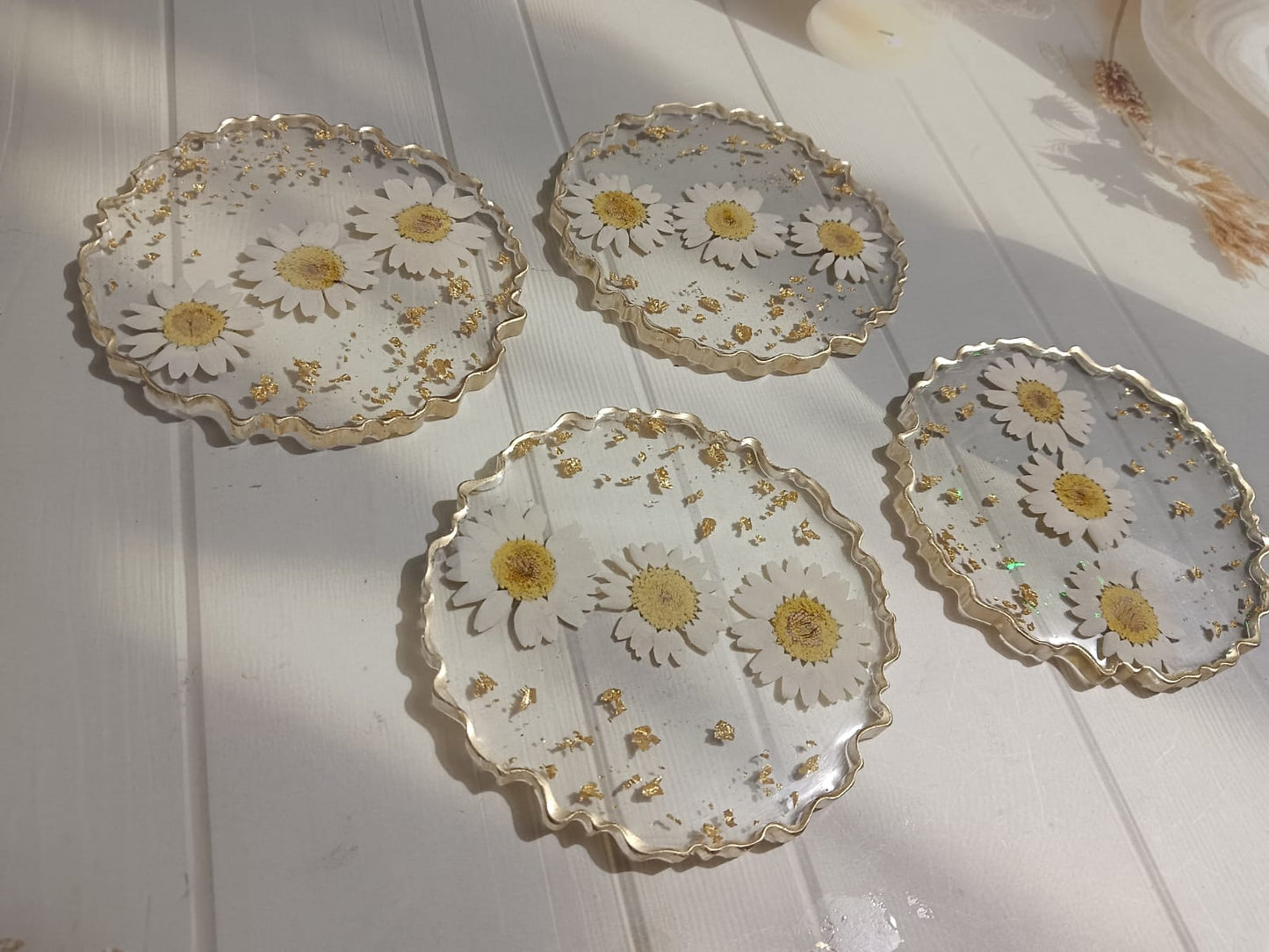 Daisy Bloom Resin coaster set | Handmade | Nature inspired collection | Crystal clear Resin coasters - The Artssy Potion